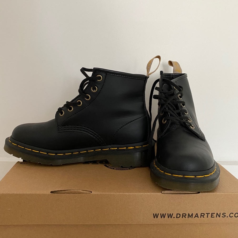 De.Martens vegan leather boot - Picture 2 of 6